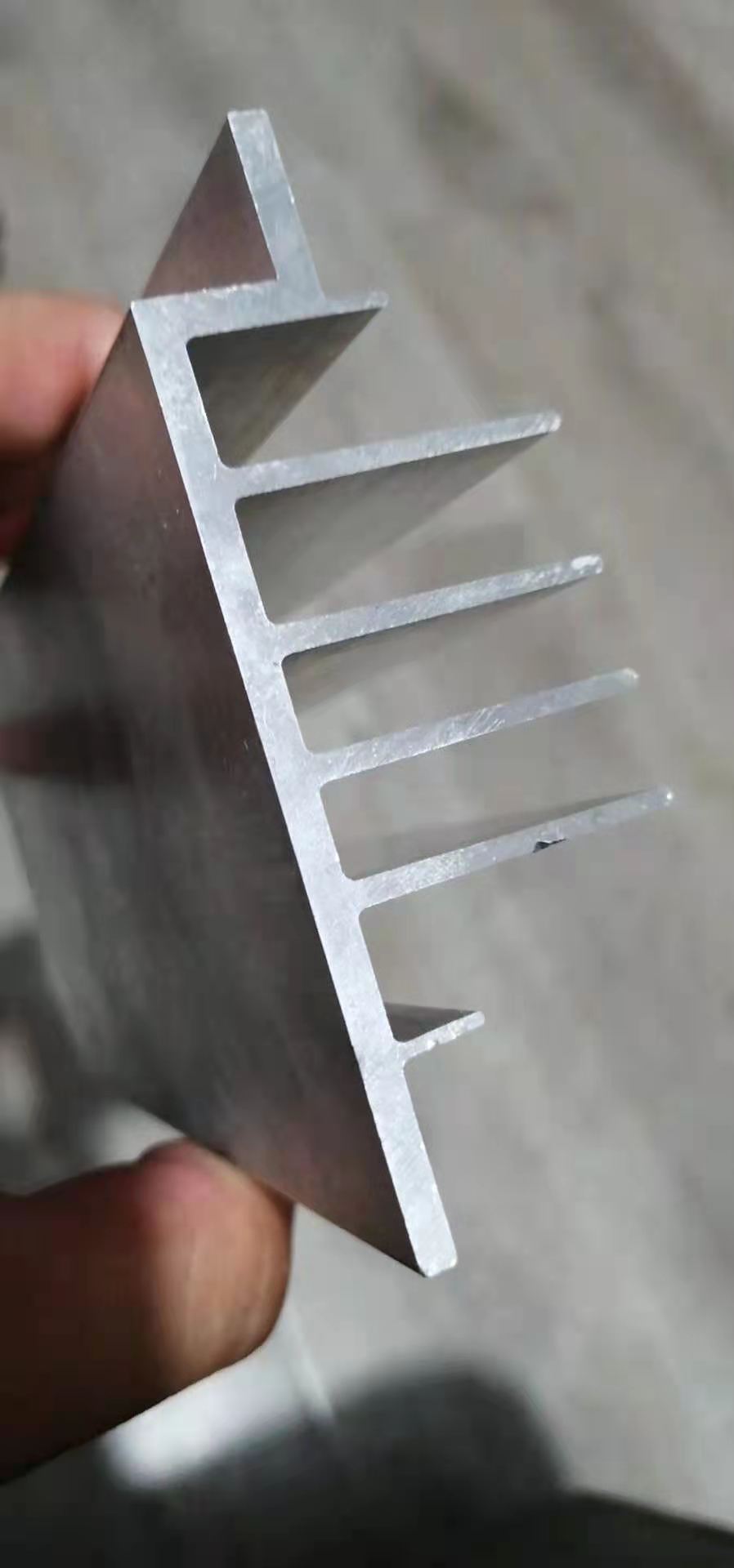 【安徽】散热器型材切割选择全自动切铝机SDY-Q450无毛刺，不卷边