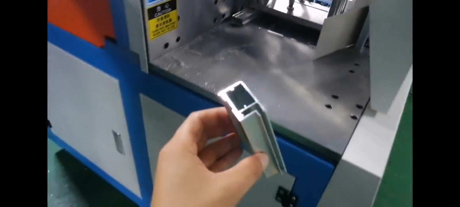 铝材切割机锯切材料